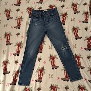 Medium Wash Levi’s Wedgie Skinny